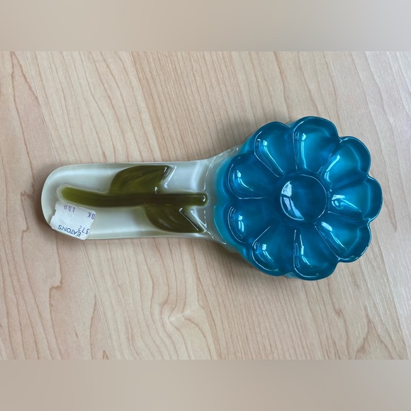 Vintage Spoon Rest Lucite Flower Blue 1970s Daisy Paperweight Retro Decor - Picture 7 of 8